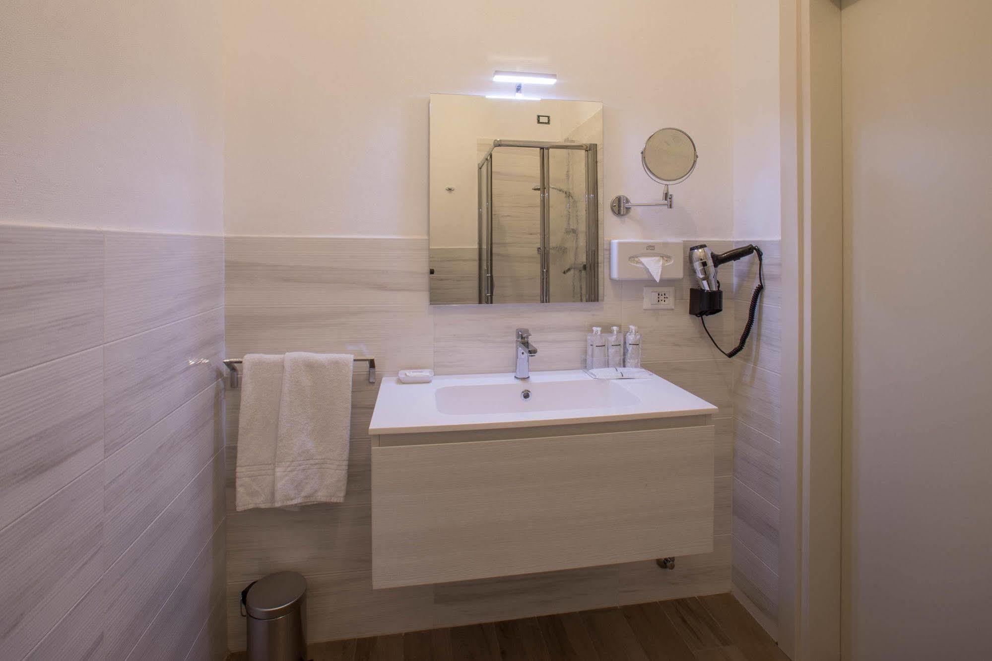 Hotel Cortaccia Sanvitale ซาลาบากันซา ภายนอก รูปภาพ