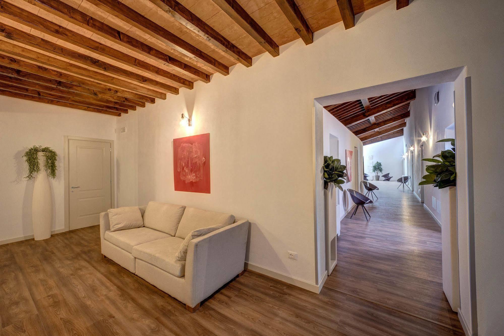 Hotel Cortaccia Sanvitale ซาลาบากันซา ภายนอก รูปภาพ